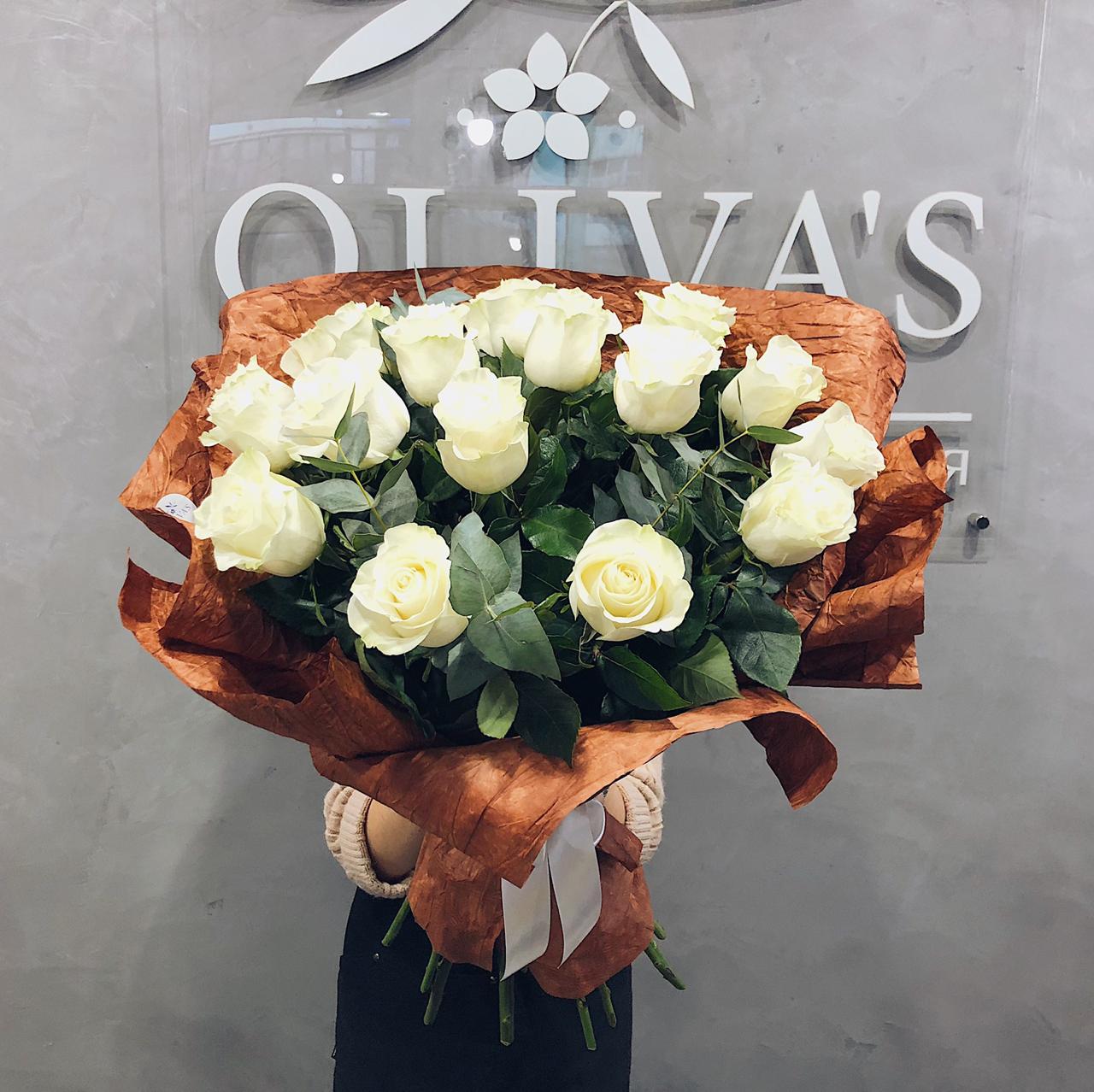 Шикарный букет из крупных белых роз - Доставка цветов Феодосия - Цветы  Olivas