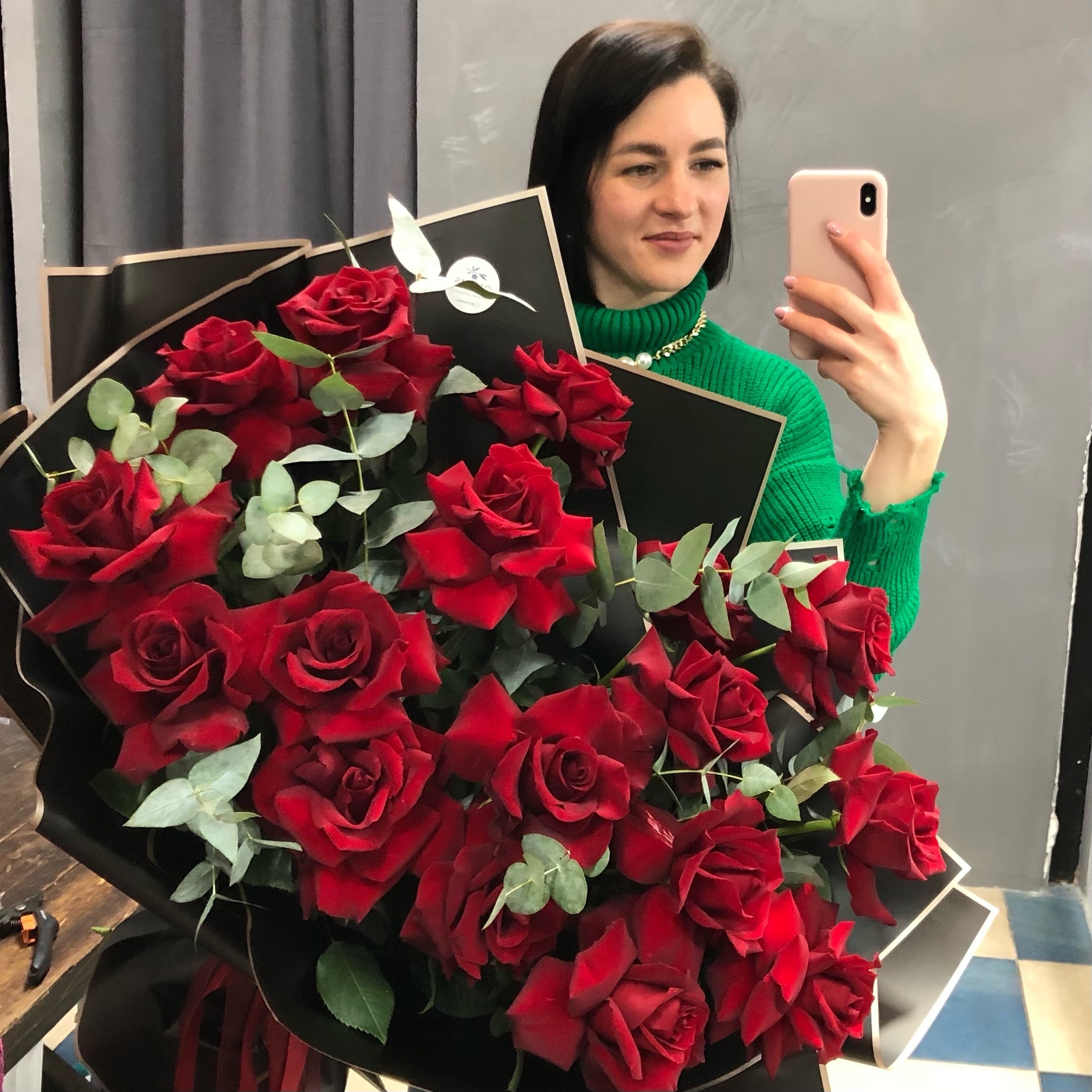 Шикарный букет красных французских роз #161 - Доставка цветов Феодосия -  Цветы Olivas