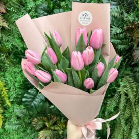 Нежные тюльпаны в стильной упаковке. 8 марта