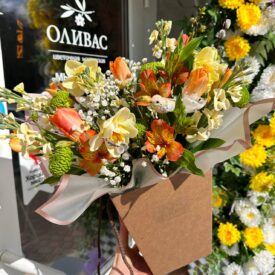 Весенняя ароматная коробочка цветов с махровыми нарциссами, тюльпанами и маттиолой #381