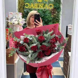 большой букет красных роз