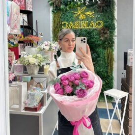 Букет пионовидных роз