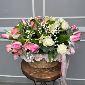 весенняя корзина тюльпанов оливас