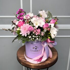 Весенние, ароматные цветы в шляпной коробочке #400