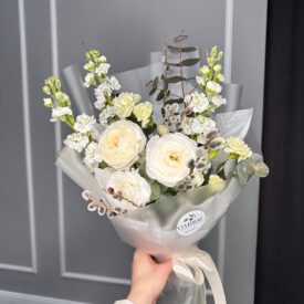 букет лютики и маттиола