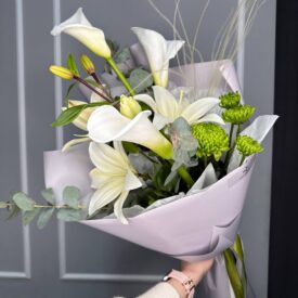 буккет из лилии и каллы